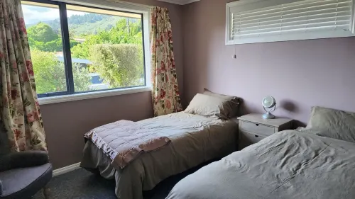 Waterfront & spacious.  Room for cars & boat trailer. 6KM from Havelock Marina 해블록 호텔