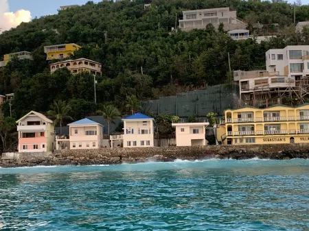 CASA CARIBE SEA LEVEL OCEANFRONT VILLA, Air Conditioning, Beautiful Views!