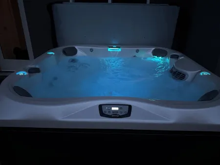 Mountain View Home with hot tub close to prime areas for outdoor enthusiasts