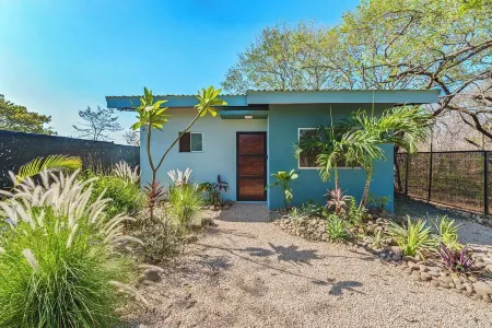 2BR - 2BTH Beach House w/ Pool