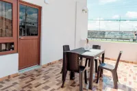 Large and Elegant 3 Bedroom Apartment