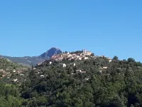 Charming studio, with private garden Hotels in Coaraze