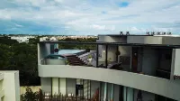 LUXURIOUS 2 STORY PH / PREMIUM AREA / PRIVATE PLUNGE POOL / HEART OF ALDEA ZAMA