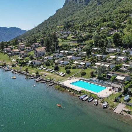 Directly on the lake with panoramic views