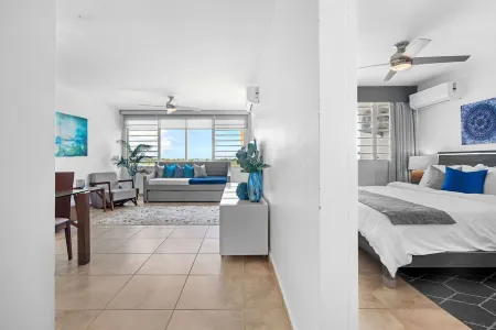 PAUL'S BEACH AND MOUNTAIN VIEW, BEAUTIFUL ONE BEDROOM PLAYA AZUL!