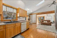 5 Minute Walk to Horse Creek Marina