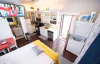 Downtown Studio Gem Hotels near Gayla Mize Garden