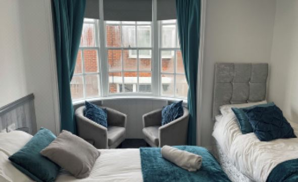 5 bed, 5 bath, Slps 18, Town Ho. 60 yds Weymth beach & harbour, NEWLY ...