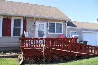 NEWLY UPDATED in 2024! 3 bedroom 1 bath beach house. 8 minutes to Cedar Point! Hoteles cerca de Zoom Flume