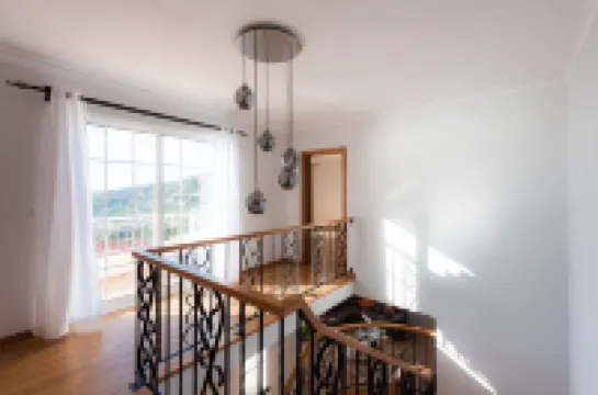 Sunnyside Villa with private pool - 10 min from the beach!