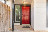 Charming 3-bedroom townhome with lots of amenities in upscale Round Rock