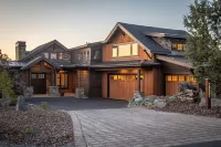 Exquisite Luxury Home with Panoramic Mountain Views & First-Class Amenities