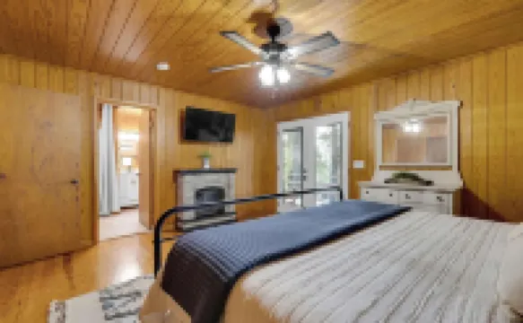 Bear Brow Cabin. Amazing view from brow to valley below.