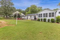 4BR Stay: Pet-Friendly, Sunroom, Fence & Fire Pit Hotels in Wade Hampton