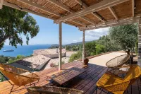 VILLA AMICITIA, LE RAYOL, FABULOUS SEA VIEW, SHOPS AND BEACH ON FOOT Hotels in Le Rayol-Canadel-sur-Mer