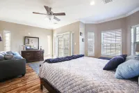 Boardwalk Home One Block to Kemah Activities