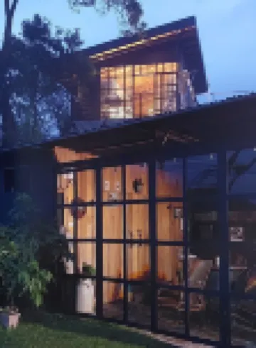 Sitting on stilts, Stuido Wow has spectacular volcano, lake & rain forest views!