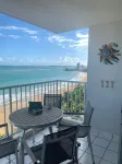 Breathtaking Ocean view 14th floor condo, 10 minutes from the airport