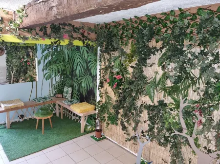 4-bedroom apartment with balcony