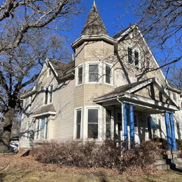 Forest Ave Historic Rutledge home 8 beds close to everything in the metro.