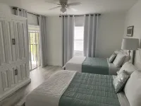 Newly Renovated Unit with Golf & Lake View - Minutes to Beach - 3성급