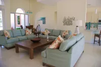 Beautiful Home in Key Colony Beach! Private Pool. Dock. Tiki Hut