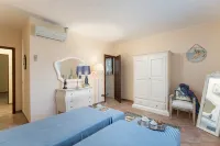 Villa Santo Pietro with Panoramic Private Pool Close to San Gimignano and Golf