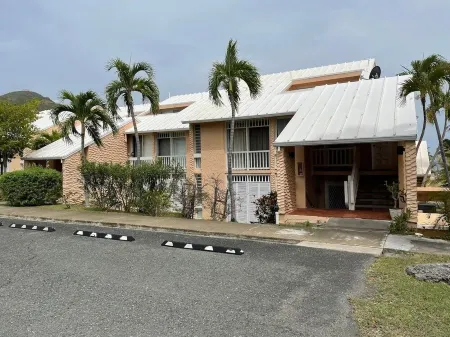 Sunset Reef: An Oceanfront 3 Bedroom Condo in Gentle Winds Отели рядом с достопримечательностью «Salt River Bay»