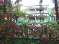 5 min walk to the beach, spacious and fully equipped apartment, family friendly Hôtels à : 