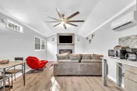 Brand New Modern King Suite10mins from Downtown