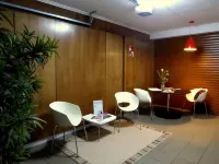 2Stay - A2 Local Accommodation with swimming pool Hotel a 