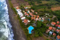 Steps from beach with private pool, rooftop terrace & swim up bar beach club! Playa Hermosa 호텔