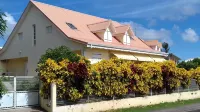 Large, well-equipped apartment in a villa 5 minutes' walk from the beaches