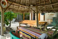 Air-conditioned bungalow by the sea in Moorea