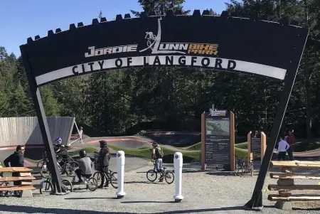 Quiet Bright Luxurious & Clean Private Modern Suite with free Parking  & A/C Отели рядом с достопримечательностью «Парк штата Голдстрим»