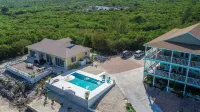 Breathtaking Views, Outstanding Accommodation - Pool, Deck & Solar Hotels in 