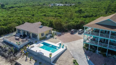Breathtaking views, outstanding accommodation - Pool, New Kitchen and KING Bed  호텔