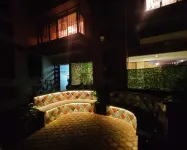 Cozy Hill-touch villa with Lounge Pool. Quiet neighbourhood. Quick trek to lake