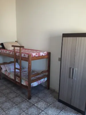 Casa com Piscina, 3 Qtos, Cabe 10 Pessoas. Próximo ao Shopping Campo Grande