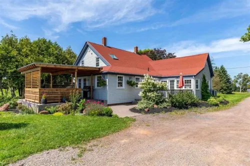 Homestead 1810 - beautiful farmhouse suite minutes from Charlottetown