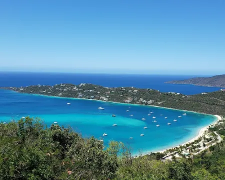 Caribbean Escape Just Steps from Sapphire Beach! Hoteles en Santo Tomás