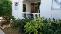 DOWNSTAIRS VILLA 500M FROM THE BEACH