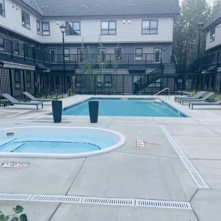 Joe’s Brand New 2 King Bedrooms Townhome in Canmore (License: Res-10681)