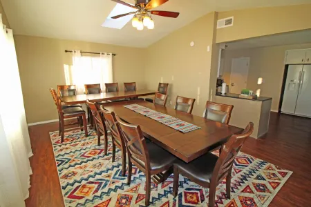 Grand Abode - Beautiful Spacious Home for families