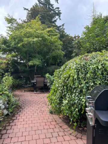 Spacious character suite! Close to local private schools, dining and more!