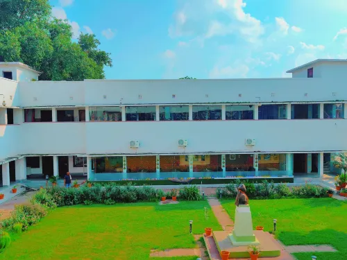 Shree Gulab Mansion Hotel and Restaurant - 3-Star