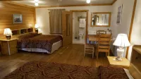 Whittaker's Motel & Historic Bunkhouse Hotels in Ashford