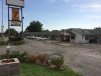 Super 7 Motel - parking