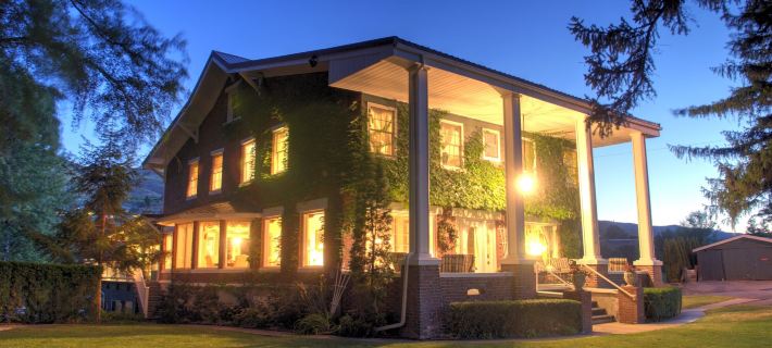 Warm Springs Inn & Winery Отели в г. Шелан