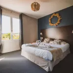 Logis hôtel Aux Berges de l'Aveyron فنادق في Onet-le-Chateau